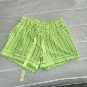 Neón yellow shorts - size 4. Excellent condition - like new.